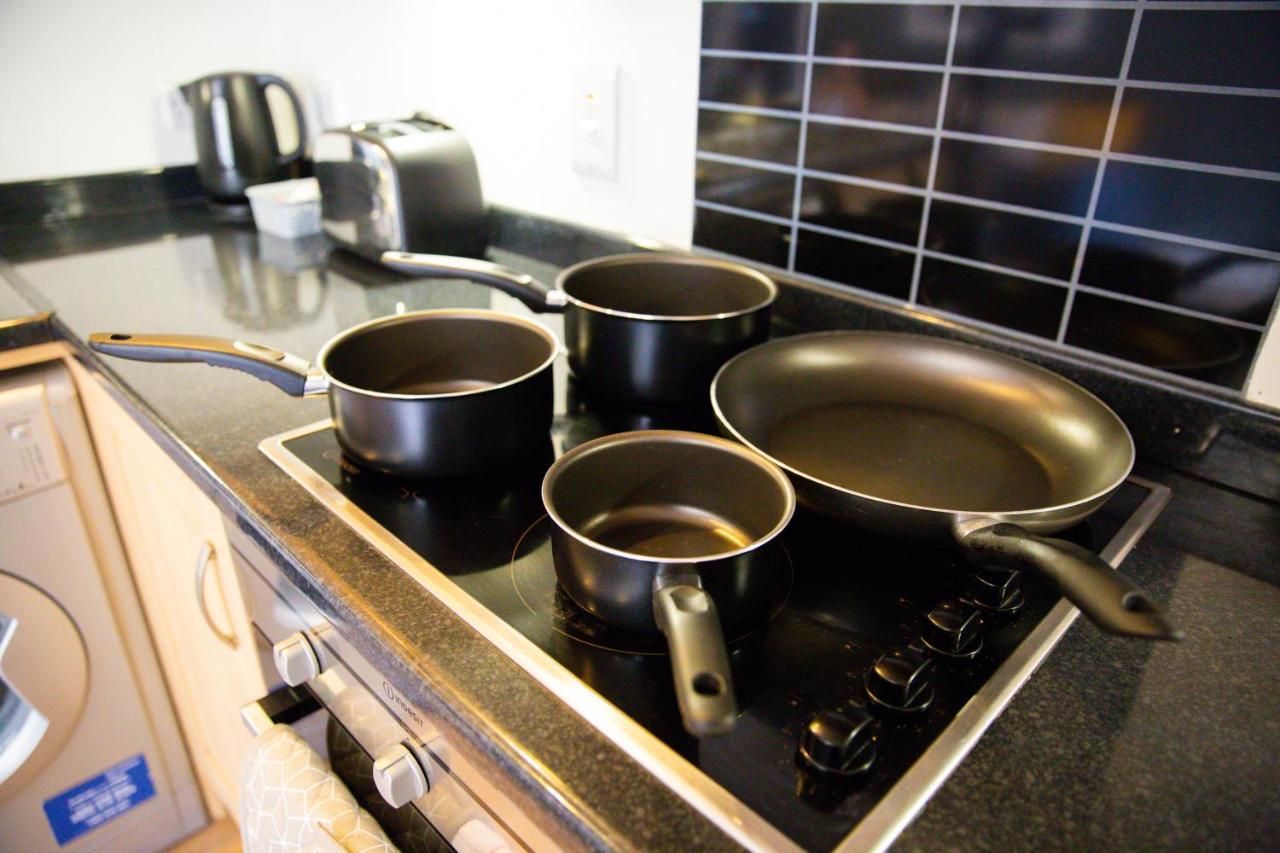 Velvet 1-Bedroom Apartment, Clockhouse, Hoddesdon Bagian luar foto