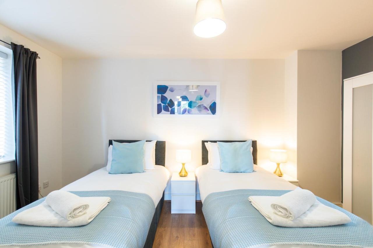 Velvet 1-Bedroom Apartment, Clockhouse, Hoddesdon Bagian luar foto