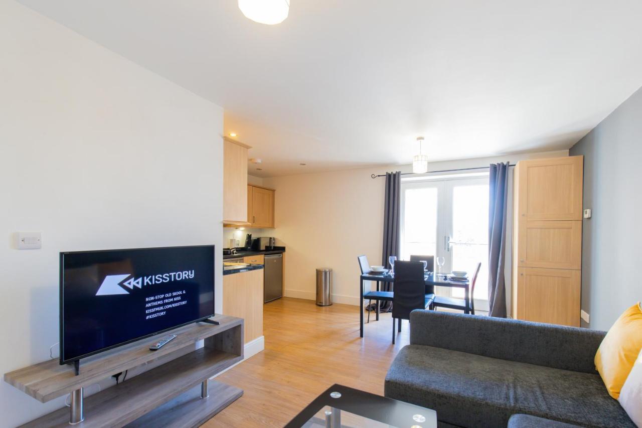 Velvet 1-Bedroom Apartment, Clockhouse, Hoddesdon Bagian luar foto