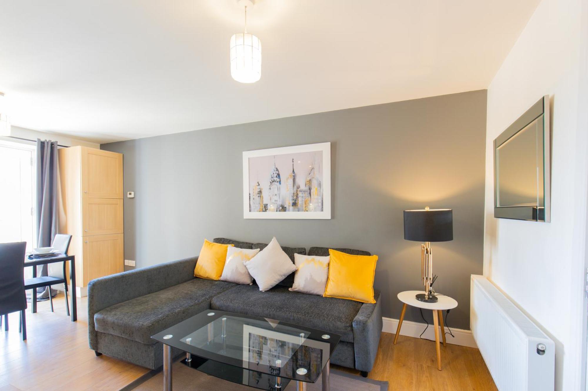 Velvet 1-Bedroom Apartment, Clockhouse, Hoddesdon Bagian luar foto