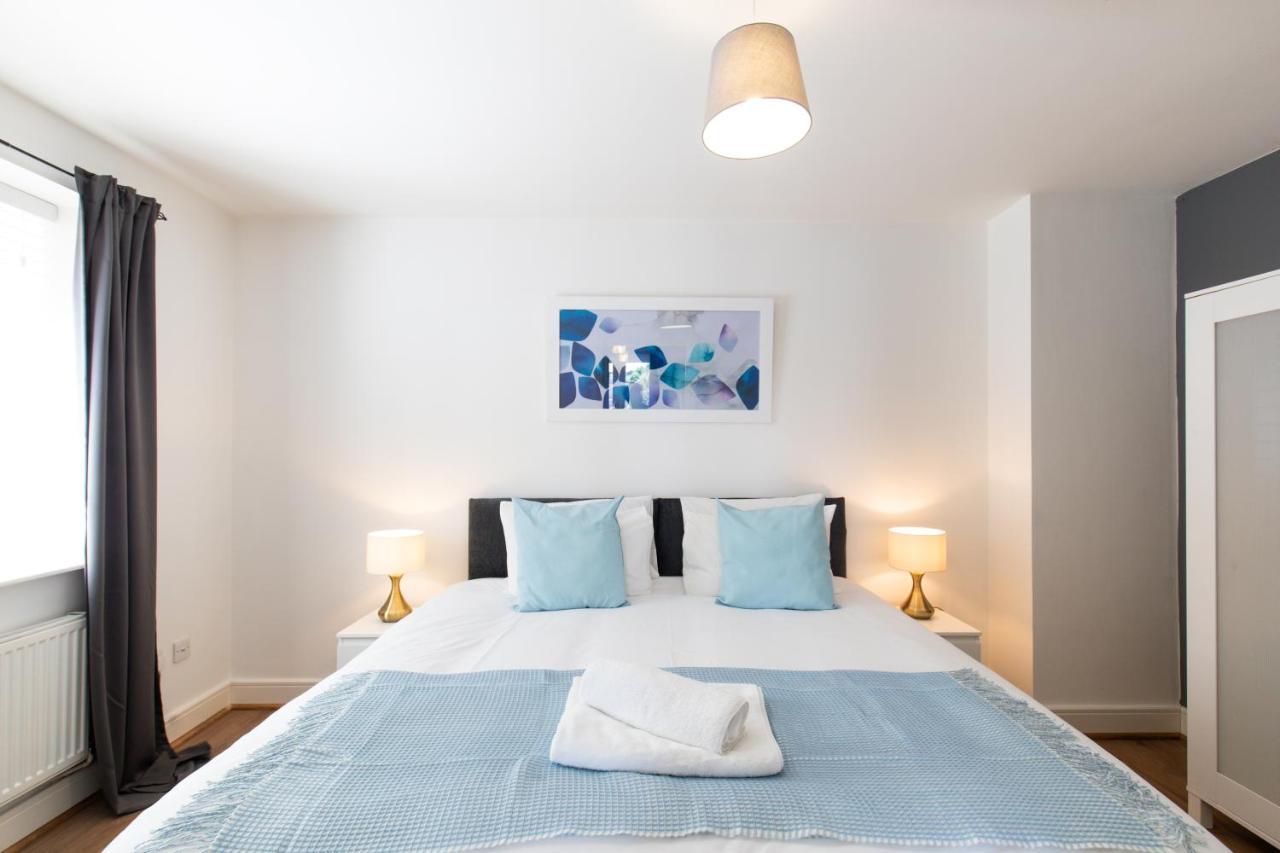 Velvet 1-Bedroom Apartment, Clockhouse, Hoddesdon Bagian luar foto