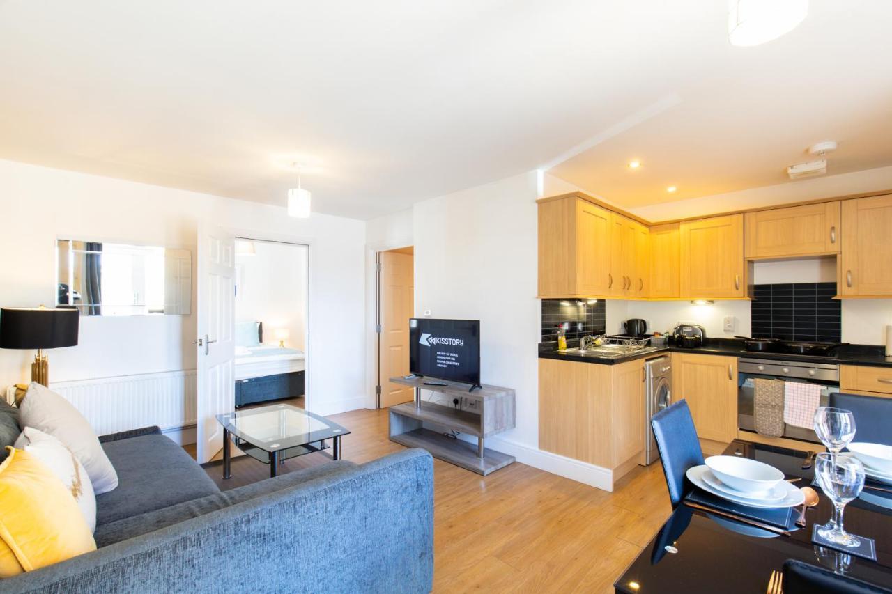 Velvet 1-Bedroom Apartment, Clockhouse, Hoddesdon Bagian luar foto