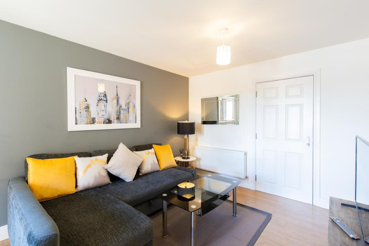 Velvet 1-Bedroom Apartment, Clockhouse, Hoddesdon Bagian luar foto