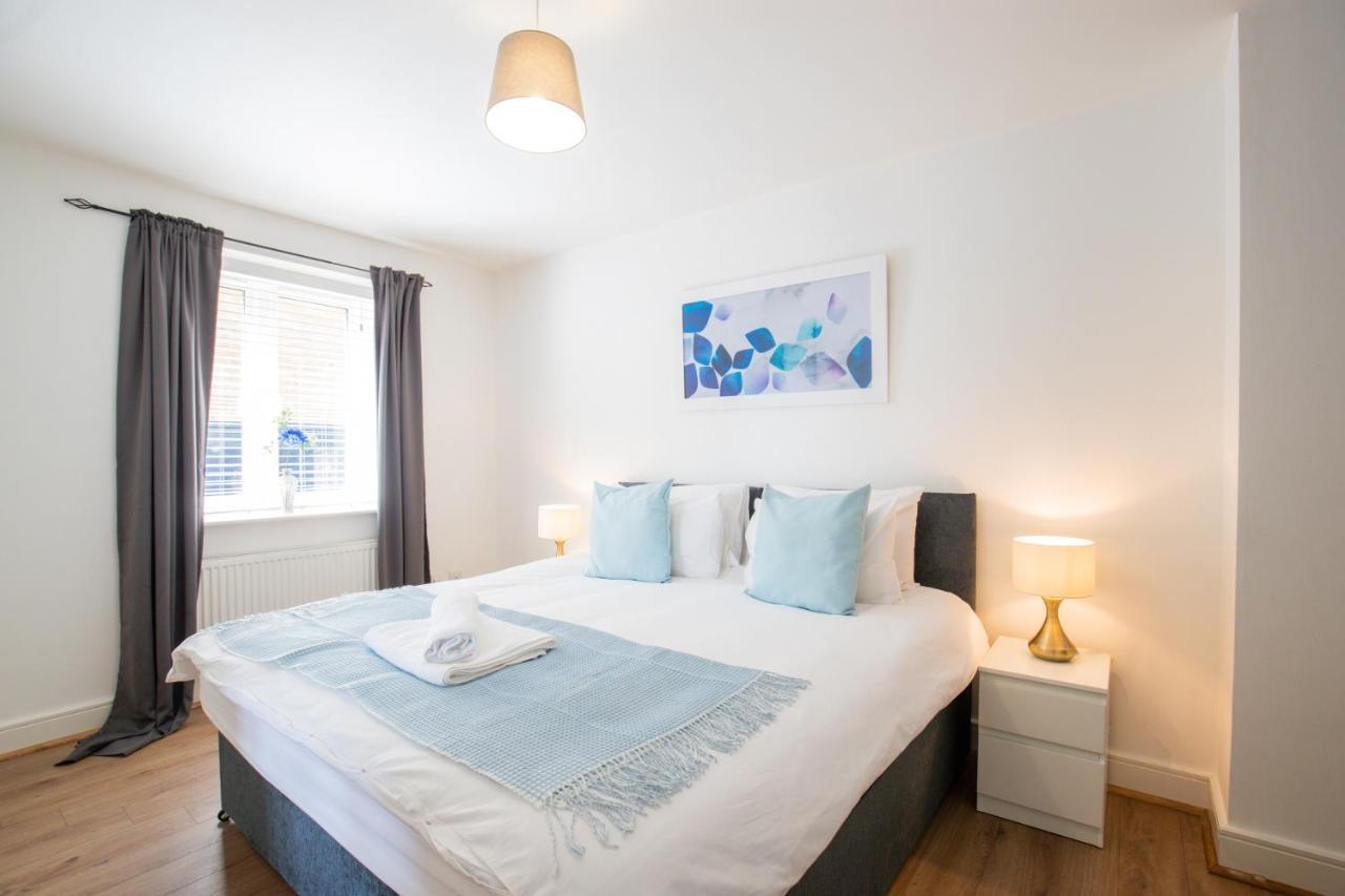 Velvet 1-Bedroom Apartment, Clockhouse, Hoddesdon Bagian luar foto